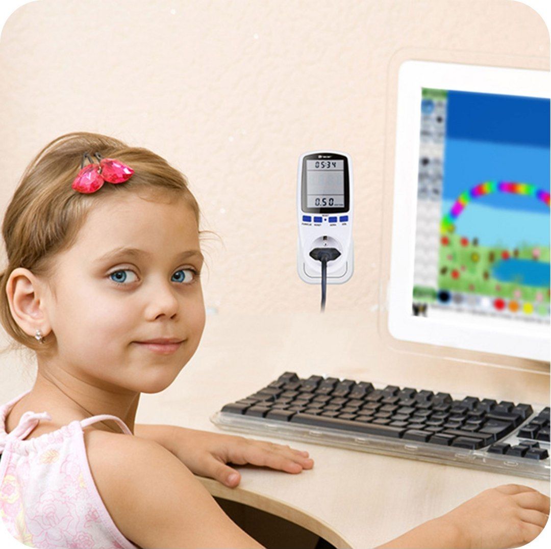 Priza cu Contor Afisaj Digital de Energie wattmetru Tracer TRAPOM46523, 0.01 ~ 16A, 200 ~ 240V, 7 moduri