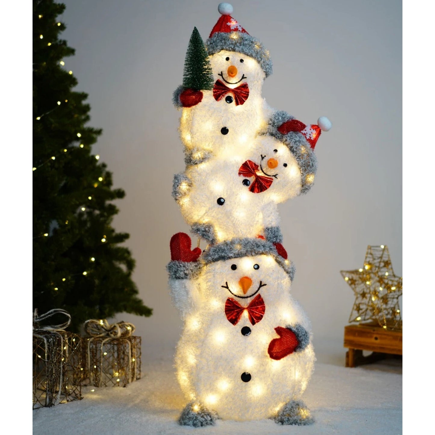 Decoratiune Luminoasa de Craciun Om De Zapada idealStore, Inaltime 107 Cm, Contine 70 LED-uri, Lumina Alb Cald, Iluminare Uniforma, Design Atragator, Rezistenta la Conditii Meteo Extreme