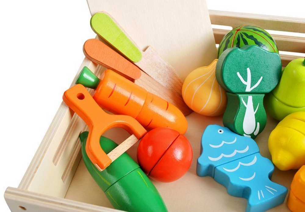 Ladita cu fructe si legume din lemn Fruit Chopping idealSTORE, Dimensiuni 23 x 26 x 6 cm Accesorizat cu diverse legume si fructe Tocator Cutite, Culori Vibrante, Prindere magnetica, Dezvolta imaginatia copilului