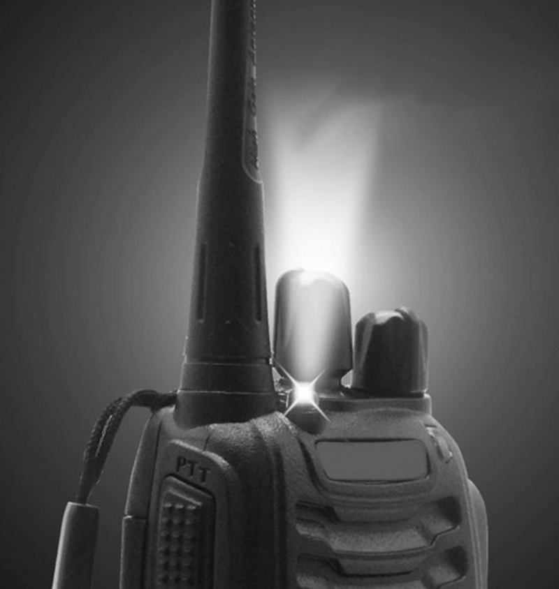 Set 2 Statii Profesionale Portabile idealSTORE Walkie Talkie, Actiune Pana la 5 km, Include 16 Canale Programte in PMR, 2 Setu-uri de Casti, 2 Statii de Incarcare, Echipata cu Butoane pentru reglarea volumului si indicarea Canalului, Frecventa 400-470MHz