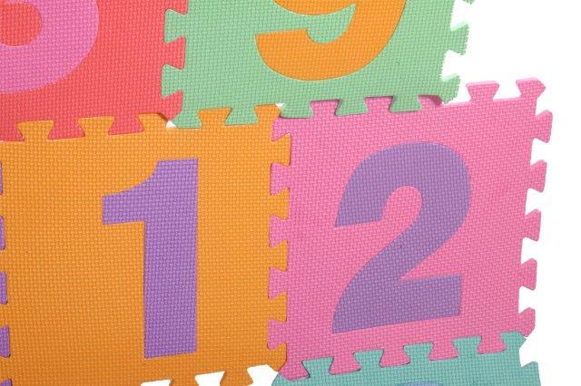 Puzzle tip covor cu 10 Cifre, Dimensiune litera 29x29 cm, Ajuta la dezvoltarea creativitatii si coordonarii Mana-Ochi pentru copii, Material :Burete, Culoare : Multicolor