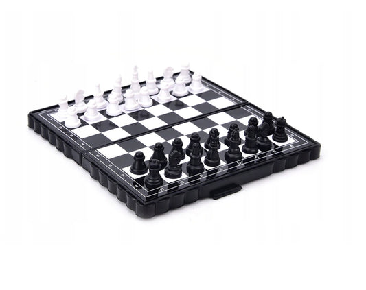 Mini Tabla de SAH idealSTORE, MAGNETIC WORLD GAME, Dimensiuni 19.5 x 19 x 2 cm, Antreneaza memoria, capacitatea gandirii abstracte si logice, dezvolta imaginatia, Alb-Negru