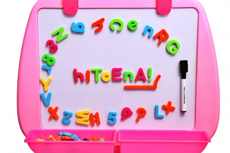 Tabla creativa IDL Deseneaza-ma, pentru copilul tau, 80litere, numere si simboluri magnetice, 1 marker pe baza de apa, 1 burete de sters, 3 tavite de depozitare, Culoare Roz, ideala pentru CREATIVITATEA copilului tau