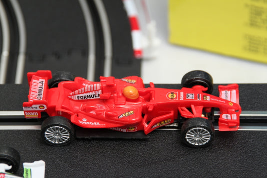 Set de joaca IDEAL RACING, Masinute si accesorii simbolice, Perfecta pentru dezvoltarea imaginatiei si a creativitatii, Incurajeaza distractia cu prietenii, Dimensiuni 130 x 70 x 15 cm, Multicolor