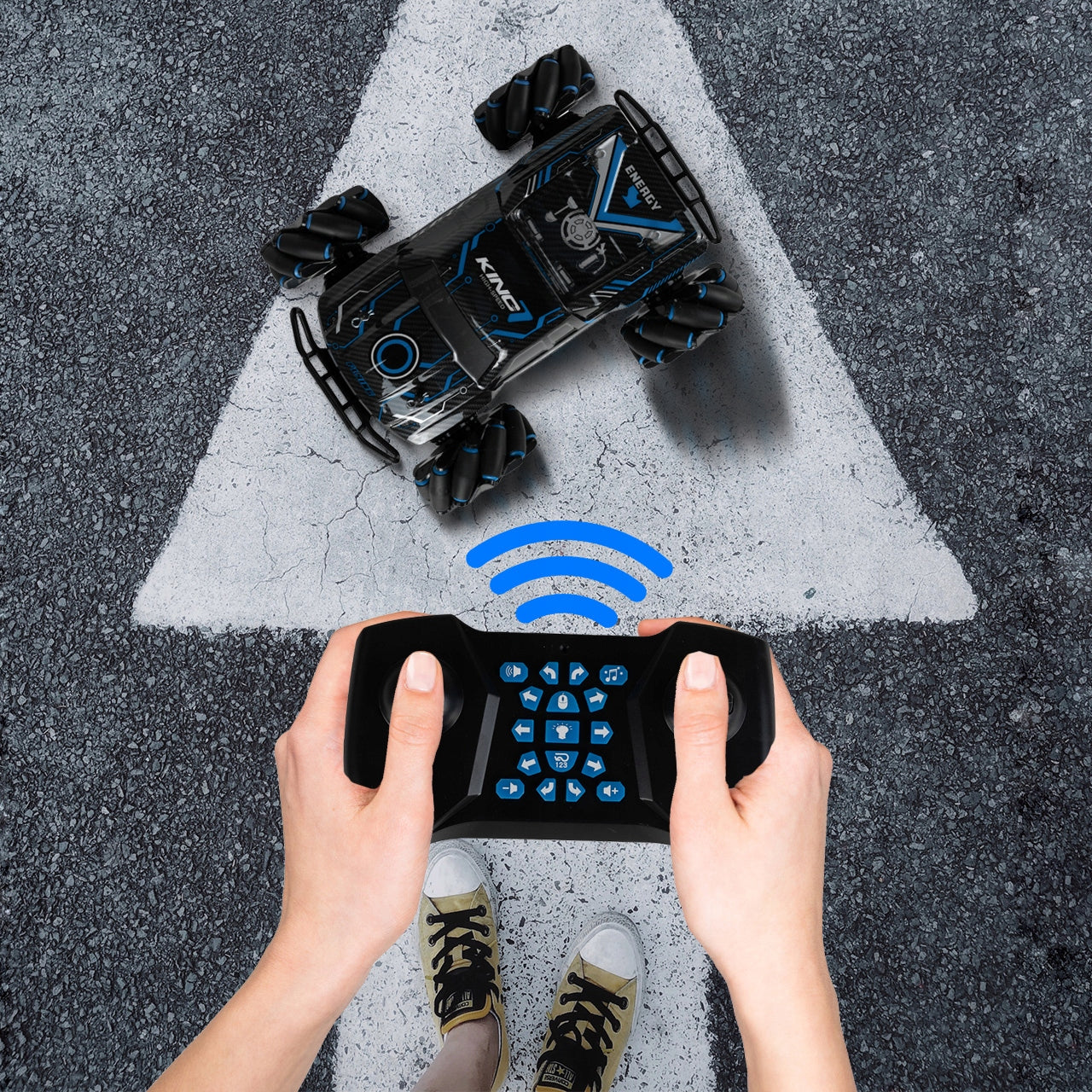 Masinuta cu Telecomanda King Sport idealSTORE, Include 17 Butoane pentru Control, Ceas cu 3 moduri pentru Controlul Masinutei, Control Volum, Sunete si Cantece de Masina, Lumini Albastre, Roti Cauciucate, Viraj Stanga-Dreapta, Inainte-Inapoi, Lateral