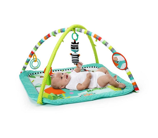 Centru de activitati tip Covoras idealSTORE ANIMAL ZOO PARTY, Dimensiuni 75 x 75 cm, Confectionat din material placut la atingere, Echipat cu jucarii simbolice, Usor de pliat