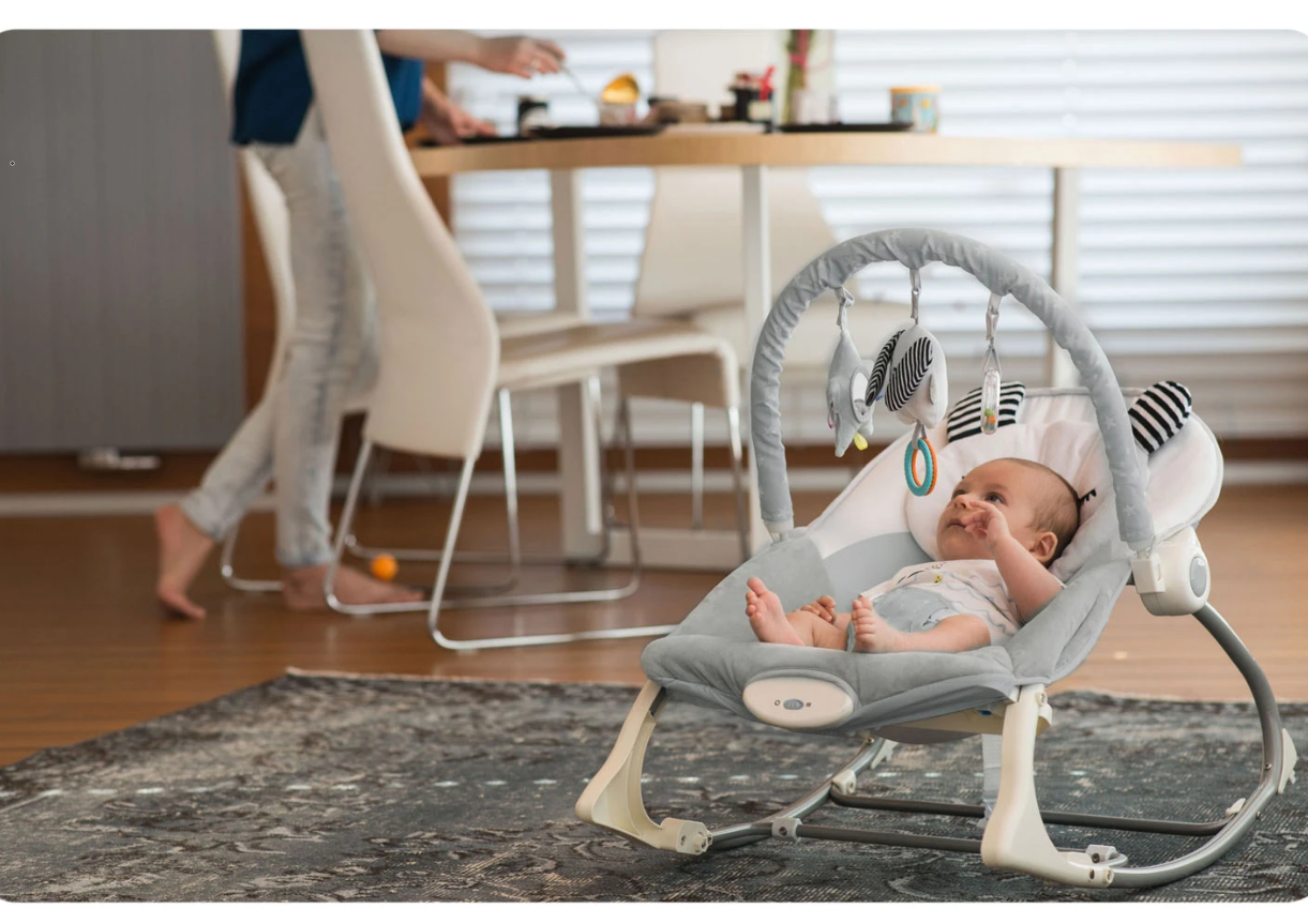 Balansoar 3in1 cu Vibratii si Melodii idealStore LuxuryCollections, Centura de Siguranta cu Prindere in 5 Puncte, Material Confortabil, Husa Detasabila, Greutate Maxima 9Kg, Gri