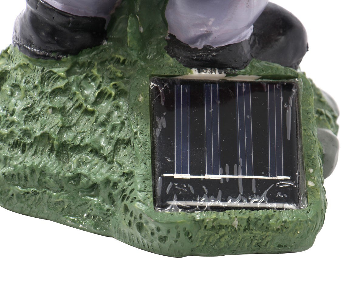 Lampa solara pentru gradina IDL, Dimensiuni: 148 x 190 x 280mm, Tip material-Rasina, Modelul prezinta un pitic cu un felinar in mana, Ideala pentru curte, terasa sau gradina, Aduce un plus de vitalitate si veselie indiferent de amplasare