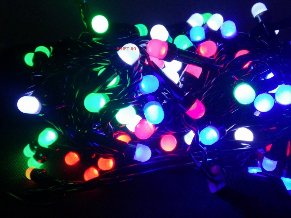 Instalatie IDL Profesionala pentru brad, 100 led-uri multicolore ce realizeaza un mediu ambiental primitor si calduros, Controler interior/exterior cu 8 functii si grad de protectie IP44