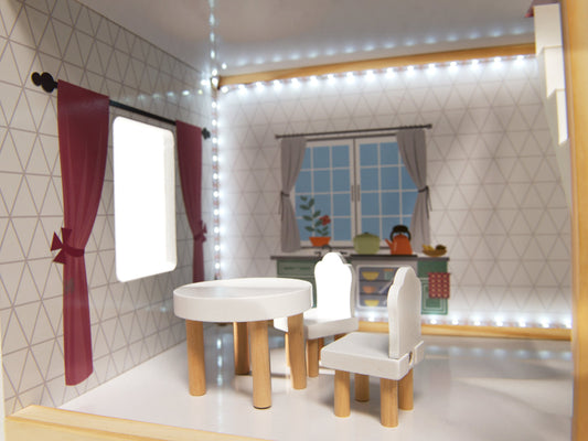 Casuta de Papusi din Lemn The Family Home idealSTORE, Dimensiuni 62 x 27 x 78 cm, Accesorizata cu Lumina LED Resedinta cu 3 Etaje, Dotata cu 4 Camere si o Terasa, Include un Mobilier Bogat din Lemn, Stimuleaza Imaginatia Copilului