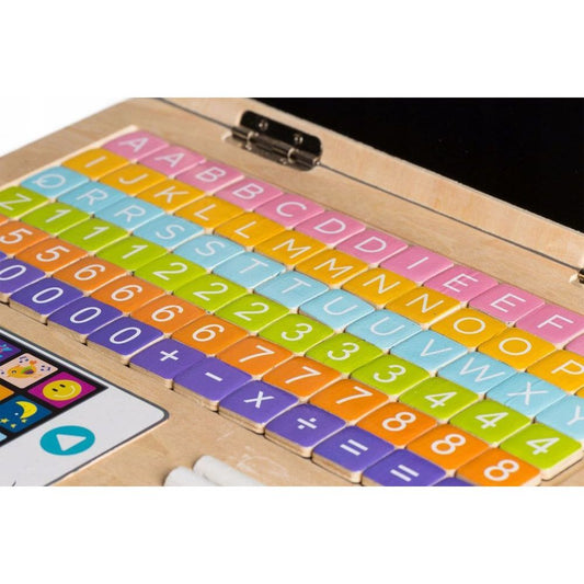 Laptop si Telefon Mobil din Lemn, Educational si Interactiv, cu 78 de Elemente Magnetice, Doua Moduri de Joaca, Tabla Magnetica, Burete, Creta, Numere, Litere si Simboluri Matematice