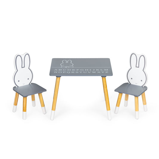 Set Masuta Profesionala cu 2 scaune din Lemn The Happy Bunny idealSTORE, Blat din MDF cu Alfabetul Inscriptionat pe el, Picioare Solide din Pin masiv, Rezistent la Zgarieturi, Design Scandinav