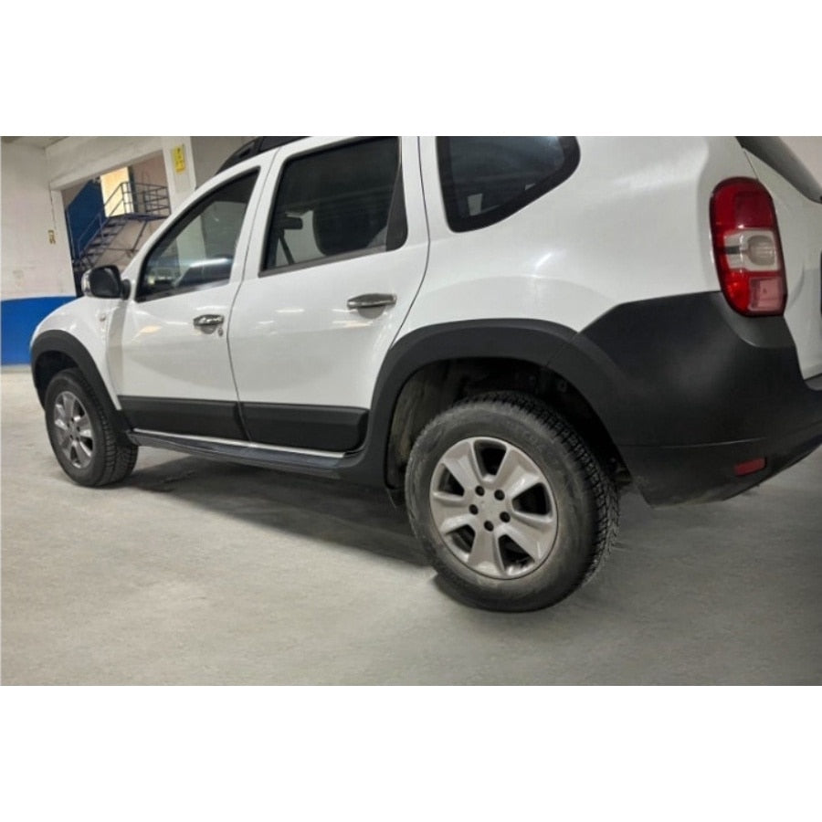 Set 8 Protectii Aripa idealSTORE, Compatibile Dacia Duster I 2010-2017, Model Premium, Ofera Protectie Eficienta Impotriva Socurilor, Include Suruburi de Prindere