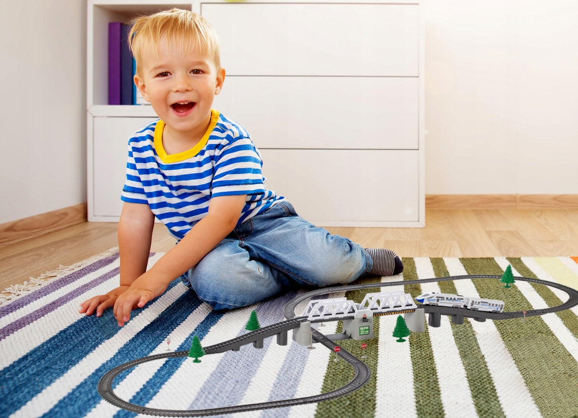 Circuit Trenulet Electric, Locomotiva cu Vagon, Pod Mobil, Tuneluri, Lungime Cale Ferata 366 cm, Efecte Luminoase, Elemente de Decor, 147 x 45.5 cm, Multicolor