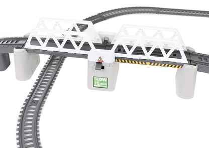 Circuit Trenulet Electric, Locomotiva cu Vagon, Pod Mobil, Tuneluri, Lungime Cale Ferata 366 cm, Efecte Luminoase, Elemente de Decor, 147 x 45.5 cm, Multicolor