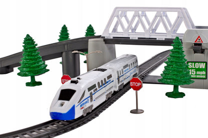 Circuit Trenulet Electric, Locomotiva cu Vagon, Pod Mobil, Tuneluri, Lungime Cale Ferata 366 cm, Efecte Luminoase, Elemente de Decor, 147 x 45.5 cm, Multicolor