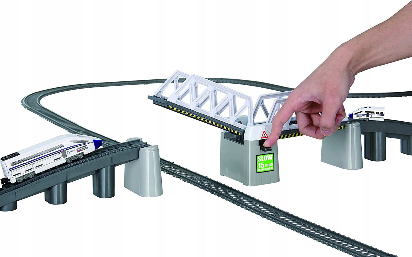 Circuit Trenulet Electric, Locomotiva cu Vagon, Pod Mobil, Tuneluri, Lungime Cale Ferata 366 cm, Efecte Luminoase, Elemente de Decor, 147 x 45.5 cm, Multicolor