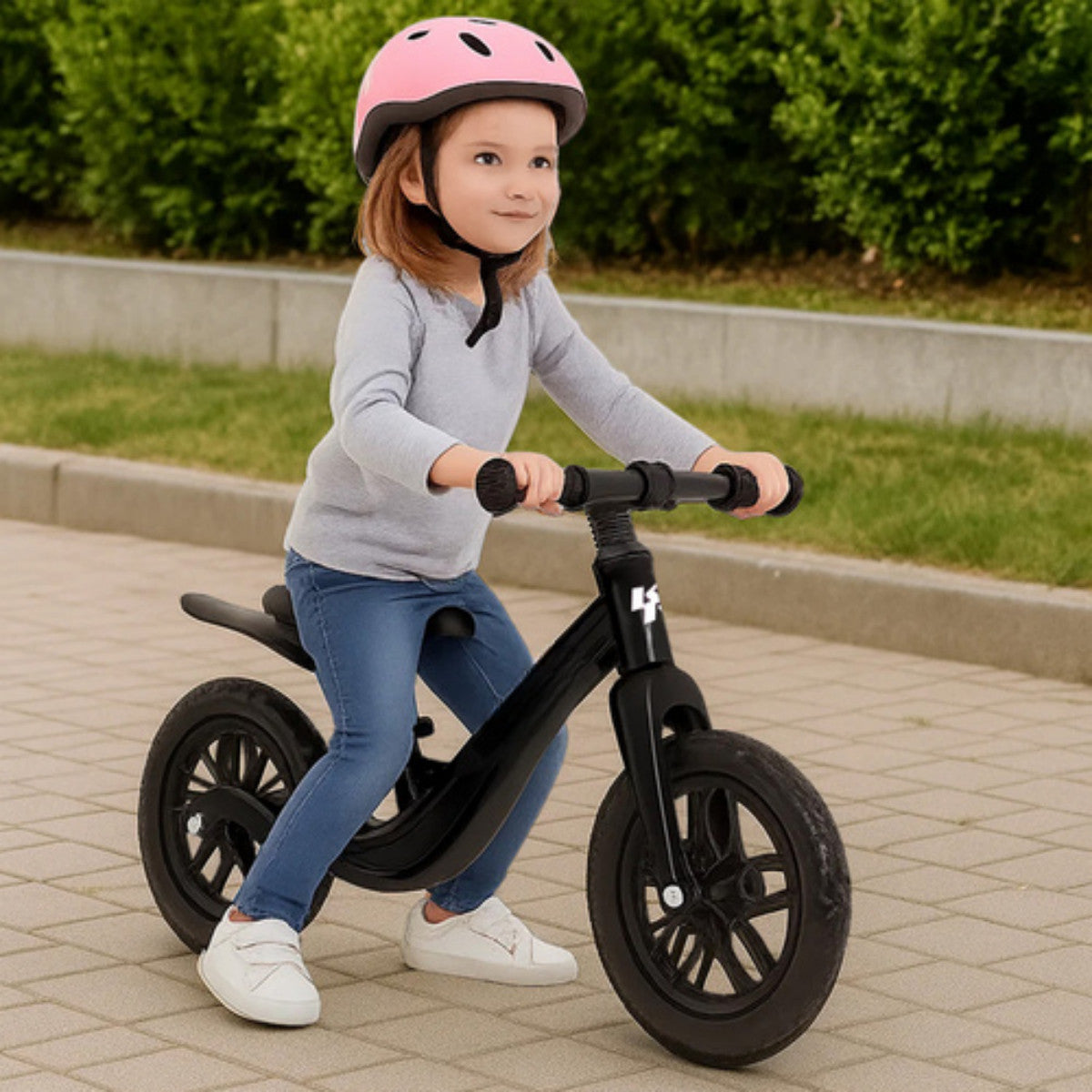 Bicicleta de echilibru fara pedale IdealStore cu roti EVA si cadru din magneziu negru