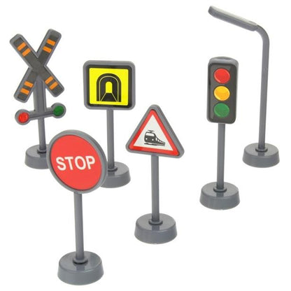 Set Trenulet de Jucarie, PoliceTrain, Locomotiva Electrica, Include Masina de Politie si Elicopter, cu Semne de Circulatie si Politist, 66 Piese, Albastru