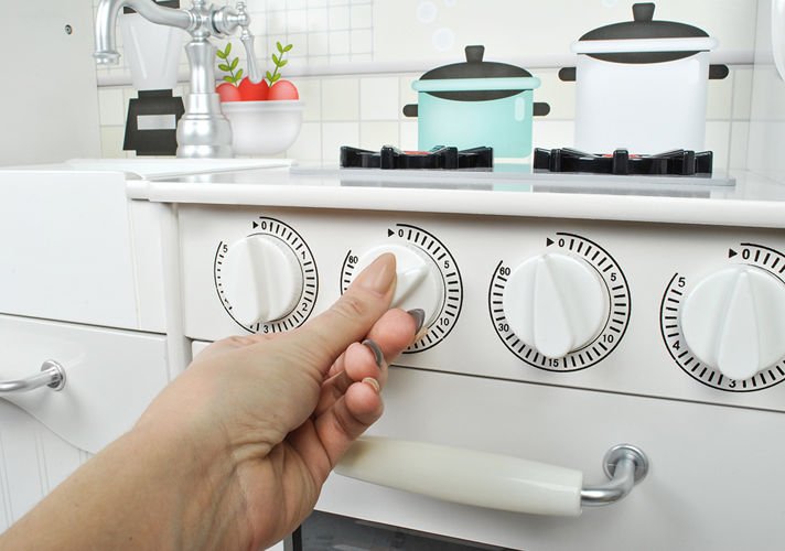 Bucatarie traditionala, din lemn, pentru copii, Kruzzel, aragaz, cuptor cu microunde, chiuveta, 92.5x51x98cm, Alb