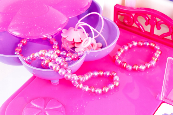 Jucarie Set 2 in 1 Masuta de toaleta, KINDERPLAY pentru copii, cu accesorii 62 x 33 x 64 cm, roz