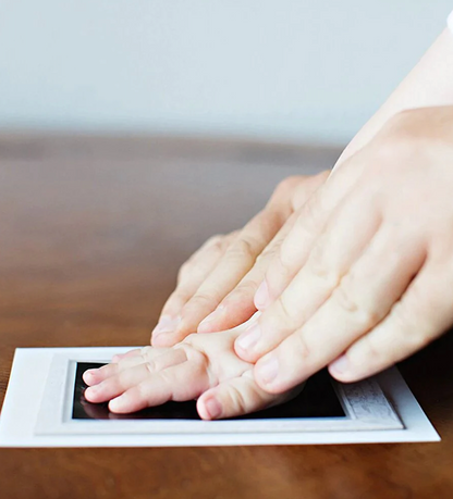 Kit amprenta cu tus non -toxic, pentru maini si picioare bebelusi, alb negru