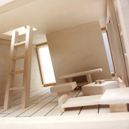 Casuta din lemn pentru papusi + 4 figurine + mobilier