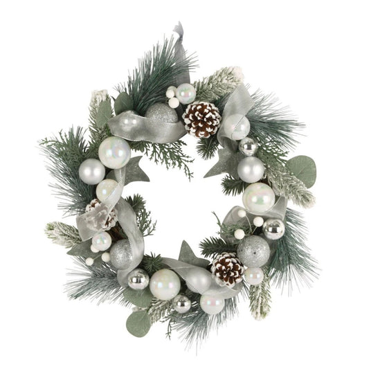 Coronita pentru Craciun idealStore, Diametru 40 CM, Decorata cu Globulete Argintii/Albe si Conuri de Brad, Panglica Stralucitoare Inclusa, Combinatie de Culori Verde cu Alb, Design Natural si Elegant