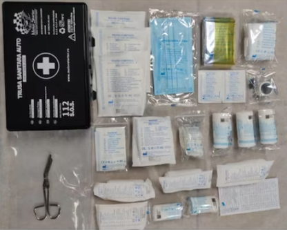 KIT auto obligatoriu omologat - Trusa Medicala, 2xTriunghiuri, stingator cu pulbere cu manometru P1(cu suport de prindere), Vesta + Geanta Depozitare CADOU