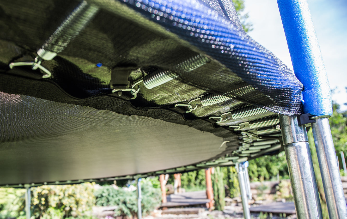 Trambulina 255 CM ISP 'LikeSmart' din Otel , cu Plasa de Protectie, Scara de Acces, Suporta pana la 150 de KG, 42 Arcuri de Sustinere, Certificari GS, TUV, CE