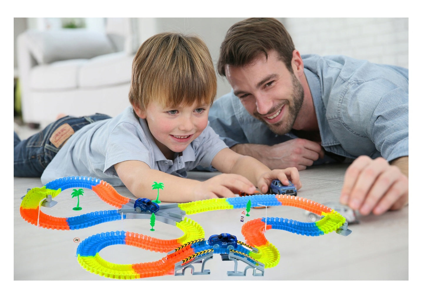 Set pista magica cu 2 masinute idealSTORE, Rainbow Amazing Tracks, Include 360 de piese, Circuit complet luminat de LED-uri incorcoprate, Posibilitate de a combina elemente in orice ordine