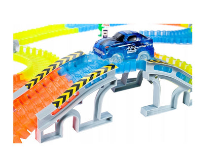 Set pista magica cu 2 masinute idealSTORE, Rainbow Amazing Tracks, Include 360 de piese, Circuit complet luminat de LED-uri incorcoprate, Posibilitate de a combina elemente in orice ordine