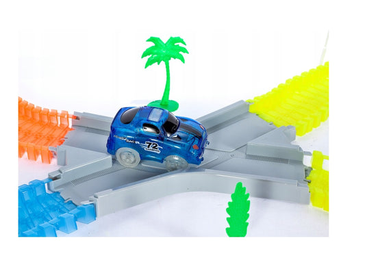 Set pista magica cu 2 masinute idealSTORE, Rainbow Amazing Tracks, Include 360 de piese, Circuit complet luminat de LED-uri incorcoprate, Posibilitate de a combina elemente in orice ordine