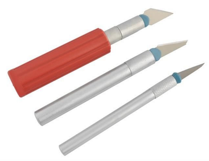 Set Cutite de Modelat idealSTORE, Include 3 Manere diferite, 13 lame de diferite marimi si forme, Ambalat in cutie cu banda magnetica, Perfect pentru Decoupage sau Lucrari delicate de modelare