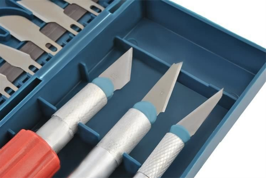 Set Cutite de Modelat idealSTORE, Include 3 Manere diferite, 13 lame de diferite marimi si forme, Ambalat in cutie cu banda magnetica, Perfect pentru Decoupage sau Lucrari delicate de modelare