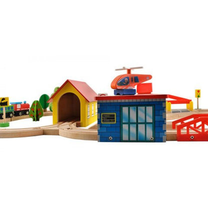 Circuit Trenulet din Lemn Natural The Passenger Train idealSTORE, Setul include Heliport, Depou, Pesti, Oameni, Masini, Copaci, Semne de Circulatie, Lokomotiva, Elicopter, Piese Robuste din lemn