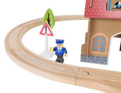 Pista Multifunctionala din Lemn Natural Cargo Express idealSTORE, Include 89 de Elemente, Tren Magnetic cu Vagoane, Elicopter de Politie, Heliport, Semne de Circulatie, Copaci, 2 Masini, O Gara, Cladire de Politie, Piese Robuste din Lemn