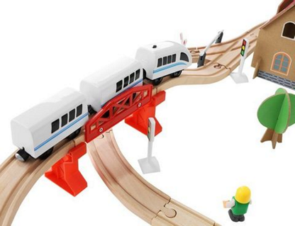 Pista Multifunctionala din Lemn Natural Cargo Express idealSTORE, Include 89 de Elemente, Tren Magnetic cu Vagoane, Elicopter de Politie, Heliport, Semne de Circulatie, Copaci, 2 Masini, O Gara, Cladire de Politie, Piese Robuste din Lemn