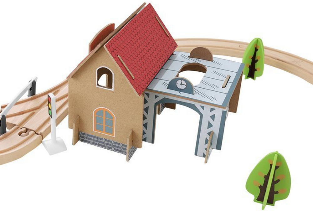 Pista Multifunctionala din Lemn Natural Cargo Express idealSTORE, Include 89 de Elemente, Tren Magnetic cu Vagoane, Elicopter de Politie, Heliport, Semne de Circulatie, Copaci, 2 Masini, O Gara, Cladire de Politie, Piese Robuste din Lemn