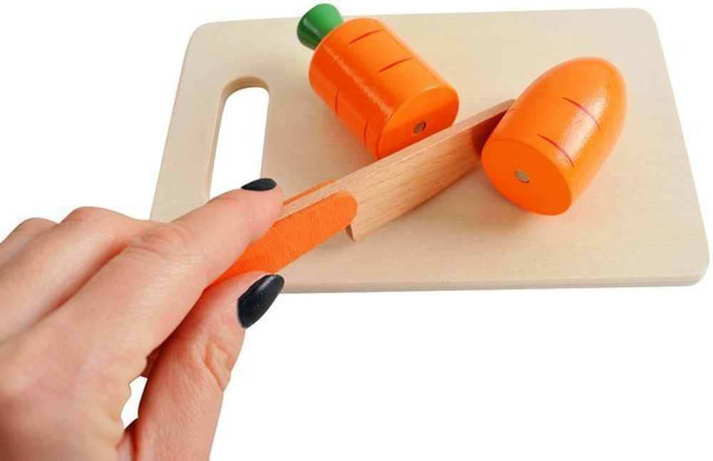 Ladita cu fructe si legume din lemn Fruit Chopping idealSTORE, Dimensiuni 23 x 26 x 6 cm Accesorizat cu diverse legume si fructe Tocator Cutite, Culori Vibrante, Prindere magnetica, Dezvolta imaginatia copilului