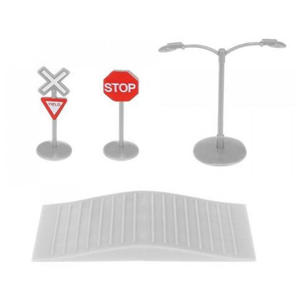 Circuit electric TRAIN TOY IdealStore- Dimnsiune 9 m Include 5 cladiri, pod cu tuneluri, 43 piese cale ferata, 19 accesorii, locomotiva si 4 vagoane pentru calatori, Jucaria stimuleaza imaginatia si face copilul creativ