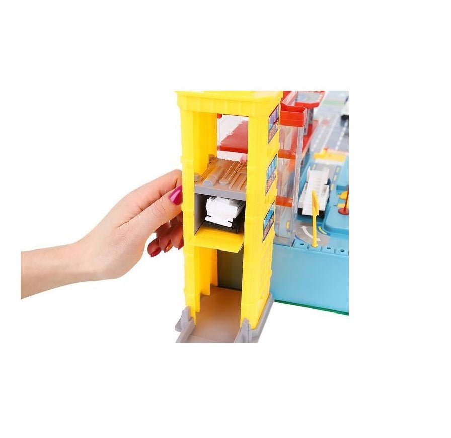 Aeroport pentru copii HEAVEAN AIRPORT idealSTORE, Dimensiuni 95 x 60 x 28,5 cm, Este format din 70 elemente, Include accesorii, avion, 4 camioane, indicatoare, autocolante, pista de aterizare