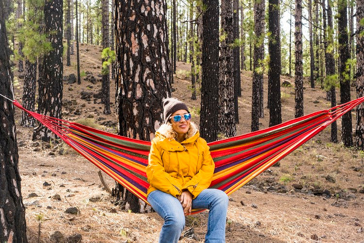 Hamac din bumbac SingleFree IdealStore, Dimensiune 80 x 200 cm, Greutate maxima 120Kg, Montare Si Demontare rapida, Usor de curatat, Portivit atat pentru curte cat si pentru terasa sau balcon, Multicolor