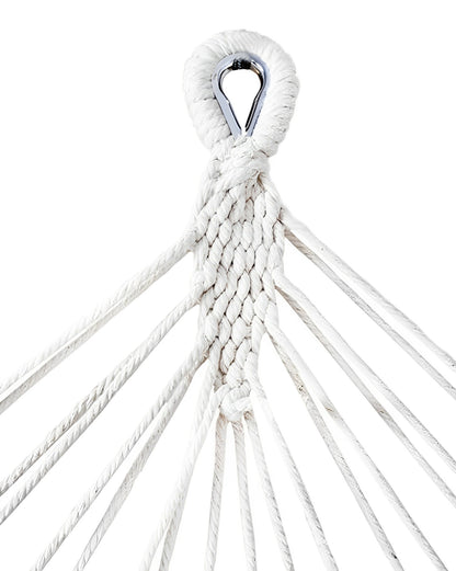 Hamac de Gradina Chicago idealSTORE, Dimensiuni 200 x 150 cm, Realizat din Tesatura din Bumbac, Include 2 Perne, Traverse din Lemn, Sarcina Maxima 150 Kg, Ideal pentru Gradina, Terasa sau Camera, Culoare ALB