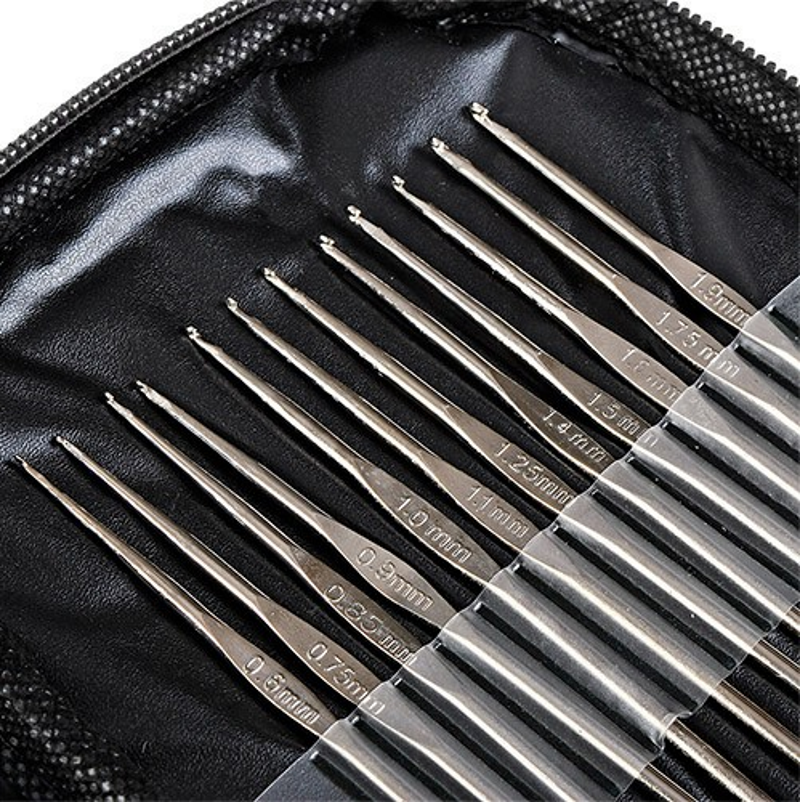 Set de Crosetat idealSTORE, Include 50 de Articole, Dimensiuni Crosetat 0,6-6,5 mm, Husa din Piele ecologica pentru transport, Perfect pentru persoanele care croseteaza