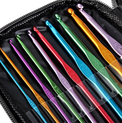 Set de Crosetat idealSTORE, Include 50 de Articole, Dimensiuni Crosetat 0,6-6,5 mm, Husa din Piele ecologica pentru transport, Perfect pentru persoanele care croseteaza