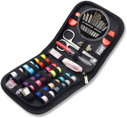Kit de cusut Little Tailor IdealStore, cu ace, papiote, foarfece si alte accesorii Dimensiune 12,5 x 12 x 3,5 cm, 70 piese, Negru