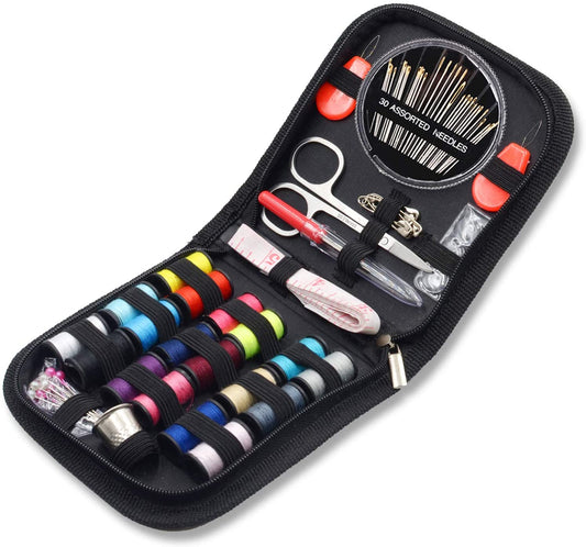 Kit de cusut Little Tailor IdealStore, cu ace, papiote, foarfece si alte accesorii Dimensiune 12,5 x 12 x 3,5 cm, 70 piese, Negru