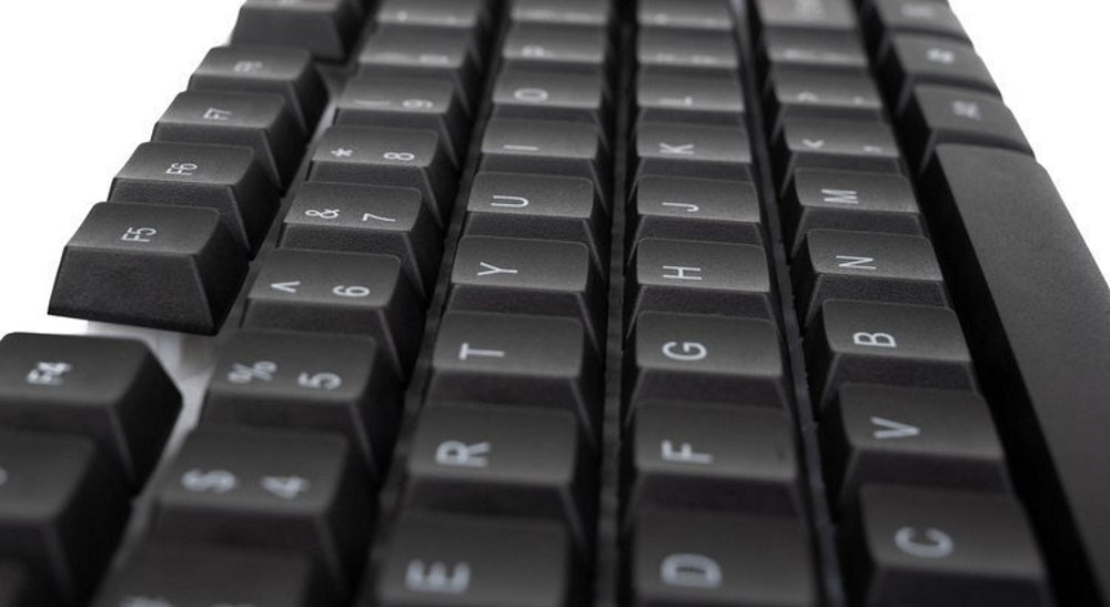 Tastatura de Gaming BlackHawk IdealStore, Suprafata este de 42.5 cm lungime si 13 cm latime, cablul are 125cm, interfata USB 2.0, Neagra