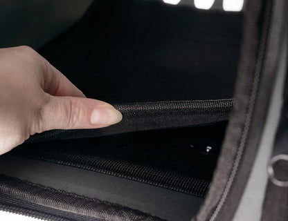 Geanta Transport Animale Viktoria Luxury idealSTORE, Dimensiuni 43 x 32 x 27, Include maner si curea de umar, Material spuma EVA, Ventilat, Sarcina maxima 6 Kg